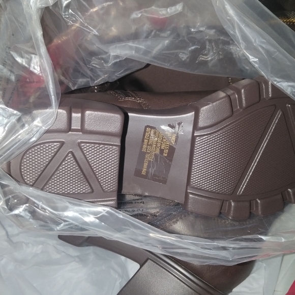 Boots - Picture 4 of 5